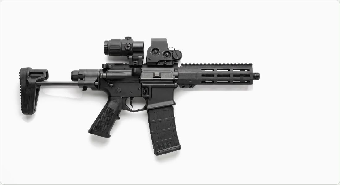 Holographic sight with 3x flip magnifier on a AR PDW